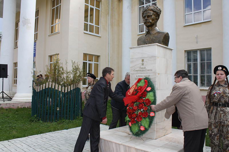 17:10 Сегодня в Козловке прошел митинг памяти, посвященный Герою Советского Союза А.Ленкину и 67-й годовщине Великой Победы